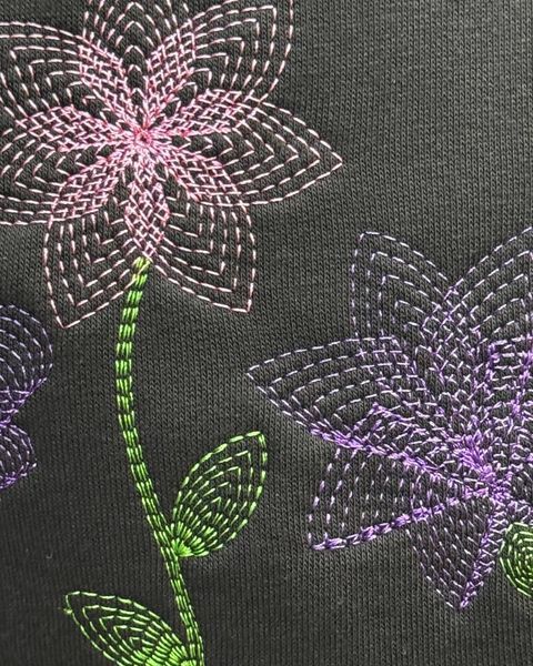 Чорне тепле жіноче худі "Квіти" з вишивкою тринитка з начісом 7XL/8XL 1_0576 фото