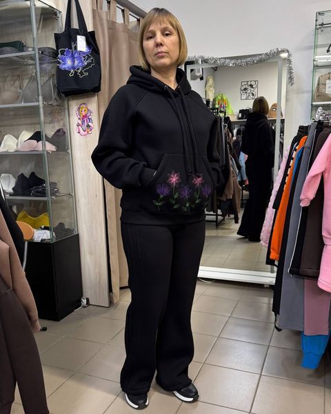 Чорне тепле жіноче худі "Квіти" з вишивкою тринитка з начісом 7XL/8XL 1_0576 фото